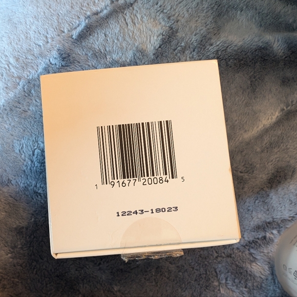 Alo glow system luminizing face moisturizer 2.0 fl.oz 60mL - Picture 6 of 8